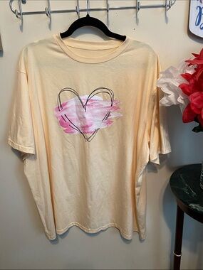 Pastel Yellow Heart Graphic Tee No Brand. Size 3XL